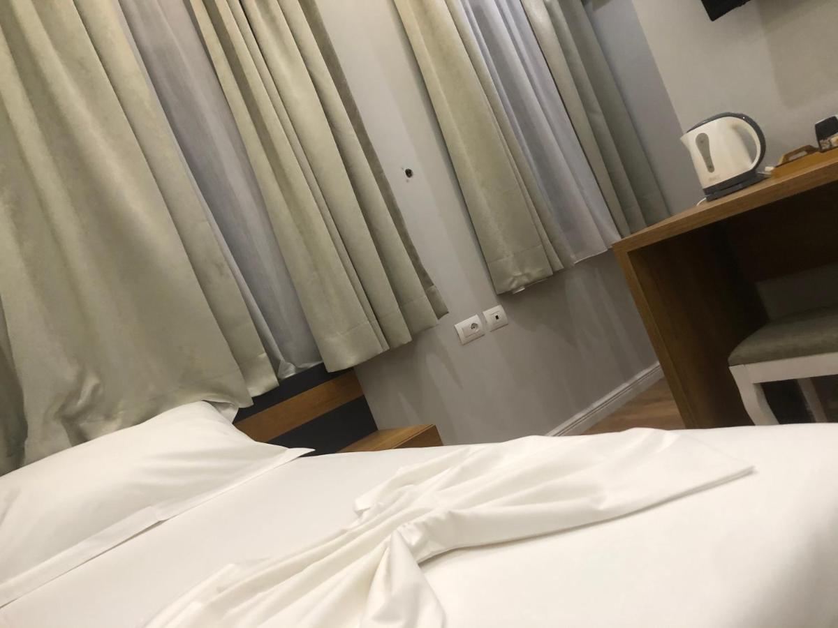 Andys * Tirana